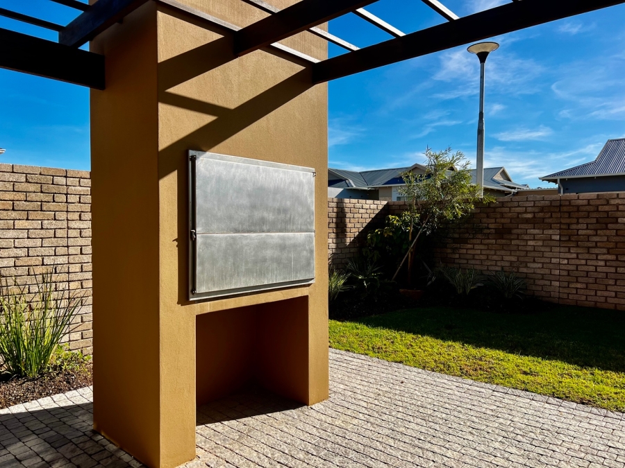 3 Bedroom Property for Sale in Mooikloof Country Estate Western Cape